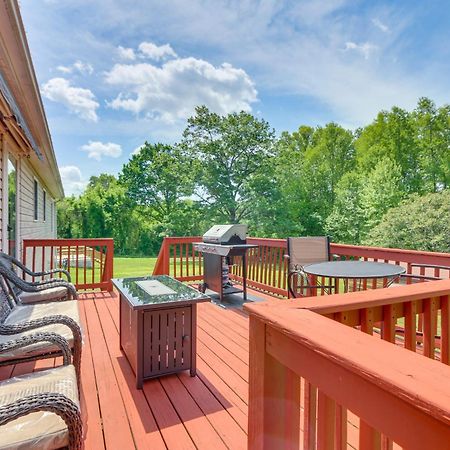 Chatham Getaway With Fireplace, Deck And Gas Grill! Екстер'єр фото