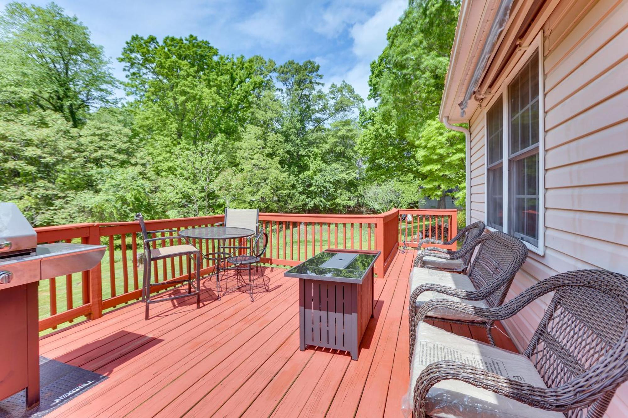 Chatham Getaway With Fireplace, Deck And Gas Grill! Екстер'єр фото