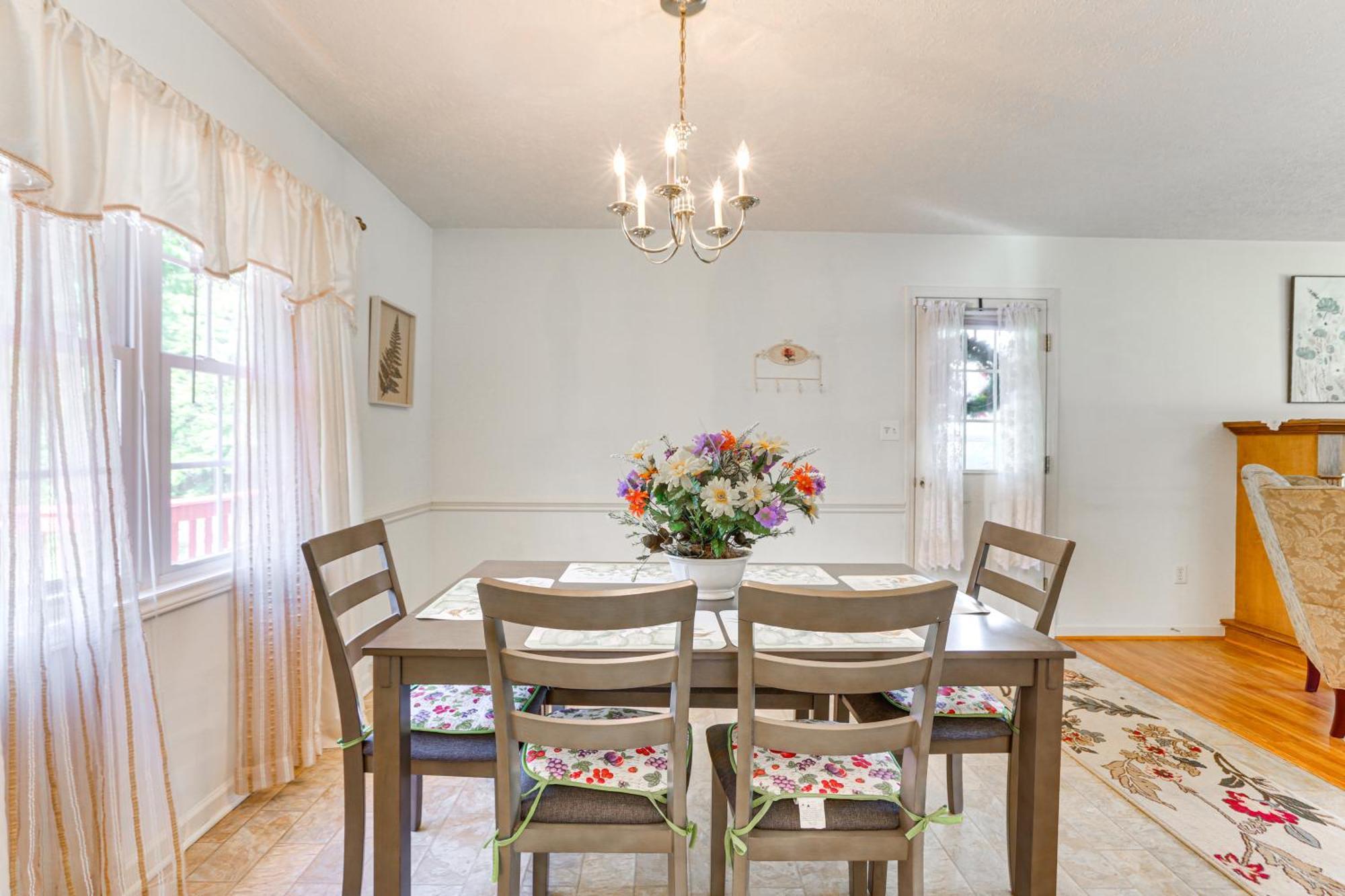 Chatham Getaway With Fireplace, Deck And Gas Grill! Екстер'єр фото